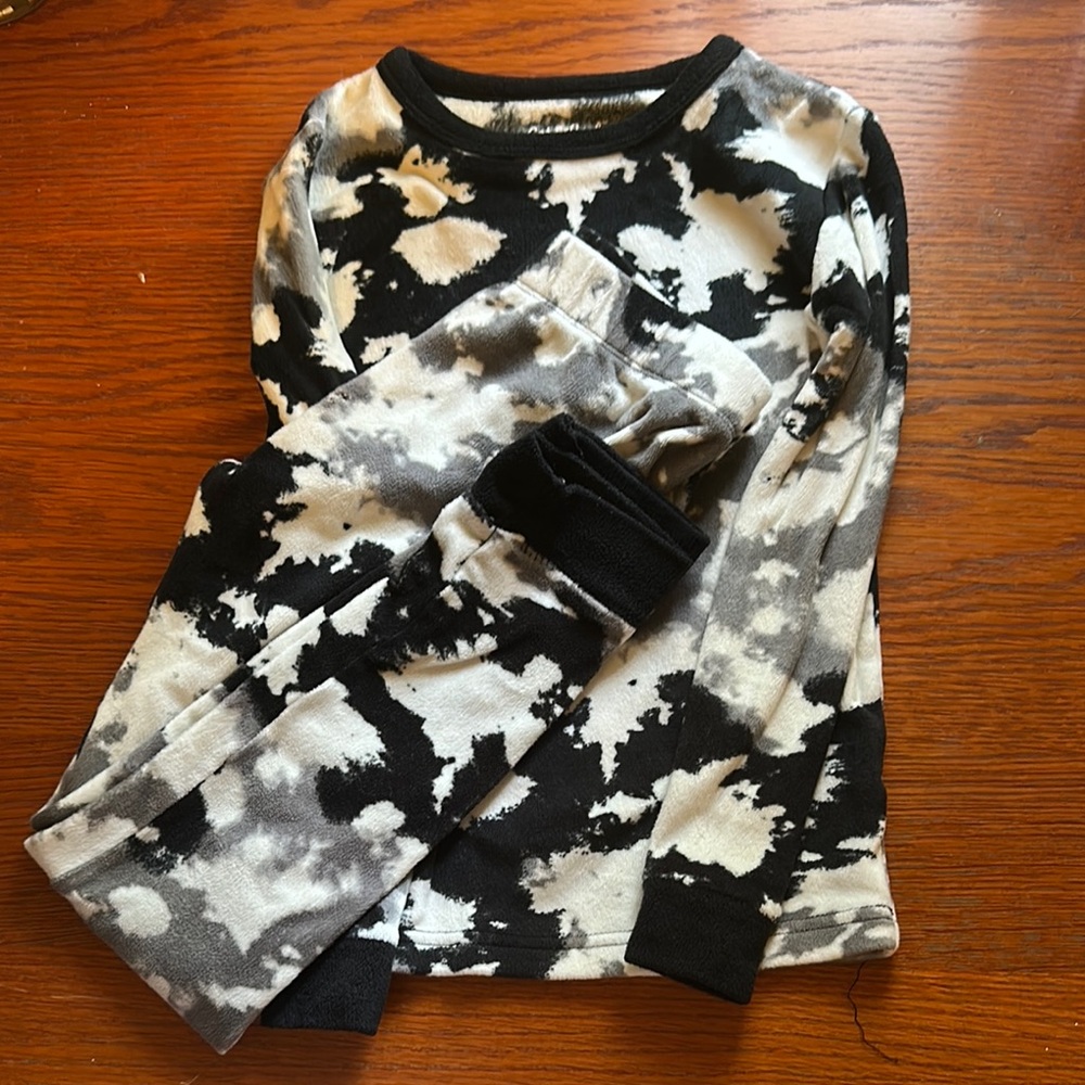 Cat and Jack. Gray, Black and White Tie-Dye Pajama Set. Size 6